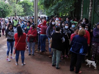 Esteños se movilizan en reclamo de  provisión de alimentos en CDE