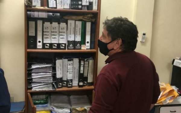 Incautan celular de presidente de la Dinac