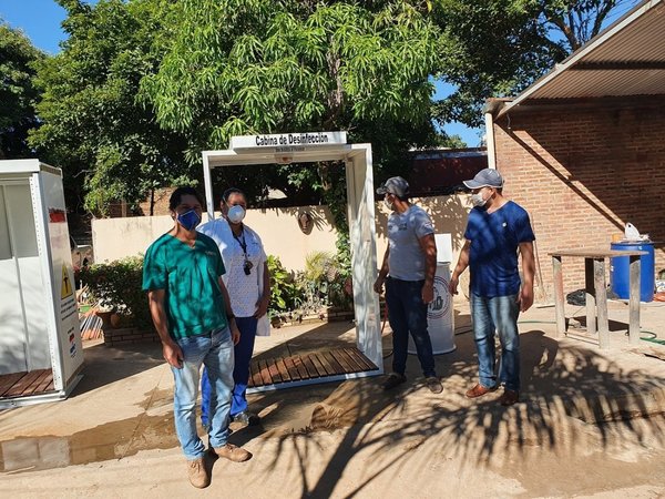 Joven carpintero fabrica una cabina desinfectante en Concepción
