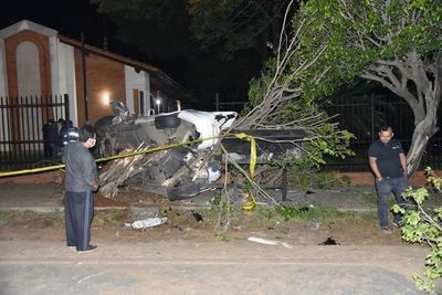 Chocó ebrio, huyó y luego fue detenido cuando denunció su auto como robado - Nacionales - ABC Color