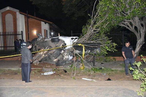 Chocó ebrio, huyó y luego fue detenido cuando denunció su auto como robado - Nacionales - ABC Color