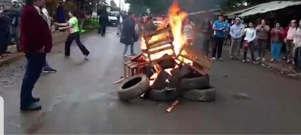 Intendente PRIETO ordenó “TIRAR” a la calle a vendedores informales del MERCADO de ABASTO