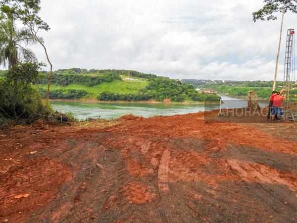 PALADA inicial para el SEGUNDO PUENTE sobre el río Paraná