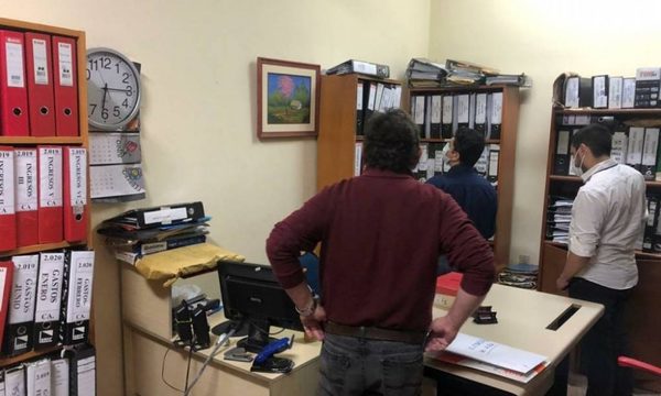 Siete allanamientos por supuesta sobrefacturación de mascarillas en la Dinac