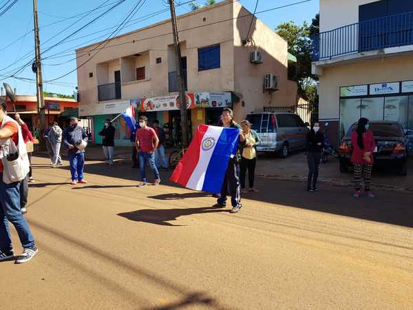 Manifestación en Presidente Franco por falta de asistencia