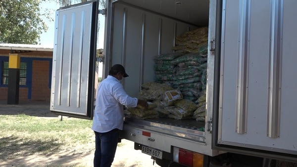 Gobernación de Boquerón entrega merienda escolar mientras preparan kits de alimentos