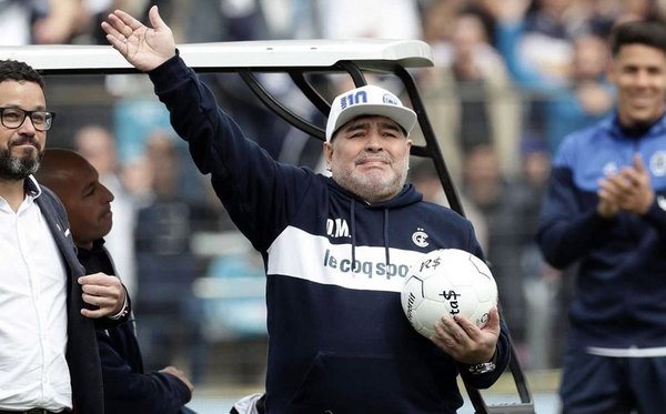 Maradona, contento por el 'éxito' de un club paraguayo