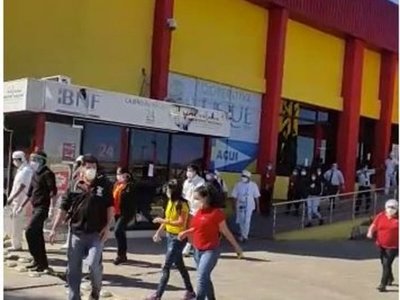 Amenaza de bomba en hipermercado Luisito