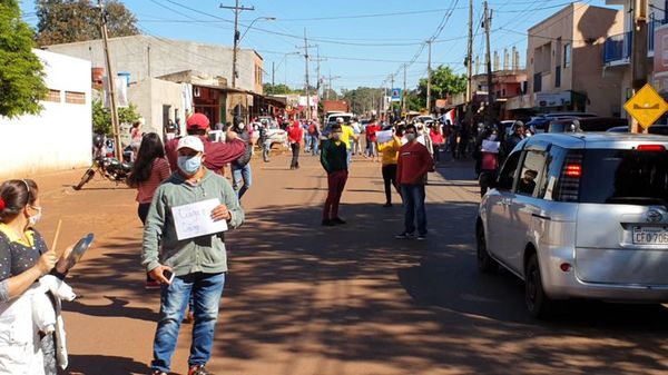 Familias se manifiestan para pedir alimentos en Presidente Franco - ABC en el Este - ABC Color