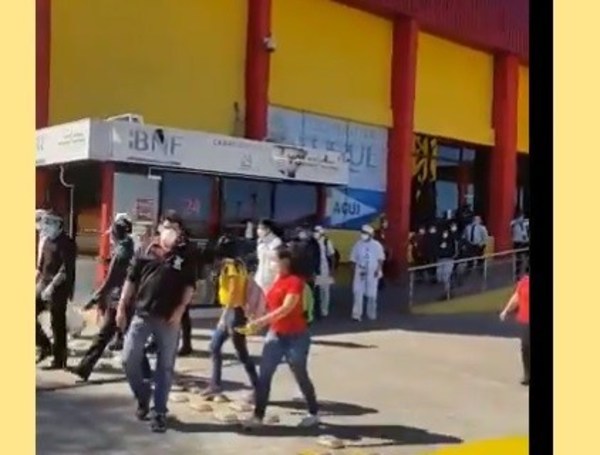 Evacuan supermercado en Limpio ante supuesta amenaza de bomba - ADN Paraguayo