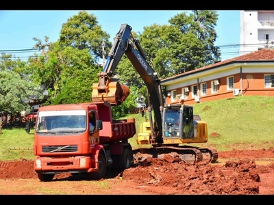 PREVIENDO CONSTRUCCIÓN DE ALBERGUE, GOBERNACIÓN DE ITAPÚA REALIZA MOVIMIENTO DE SUELO EN I.P.S.
