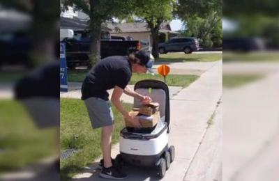 Pizzería y supermercado utilizan robots para hacer delivery sin romper la distancia social - SNT