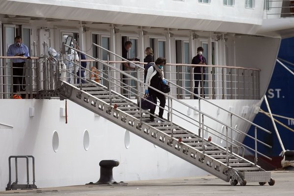 Uruguay: repatrian a últimos pasajeros de crucero