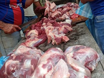 Pareja sacrificó su vaca y repartió carne a varias familias en Tobatí