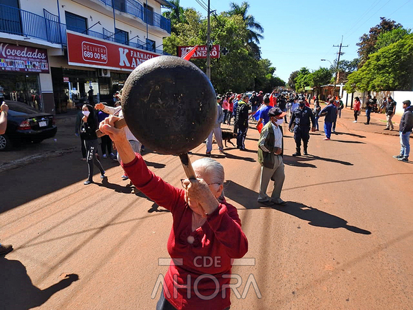 CACEROLAZO exigiendo comida en PRESIDENTE FRANCO