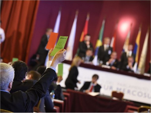 Senado elimina elección de parlasurianos