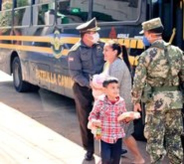 Ingresan 106 compatriotas en situación de vulnerabilidad - Paraguay.com