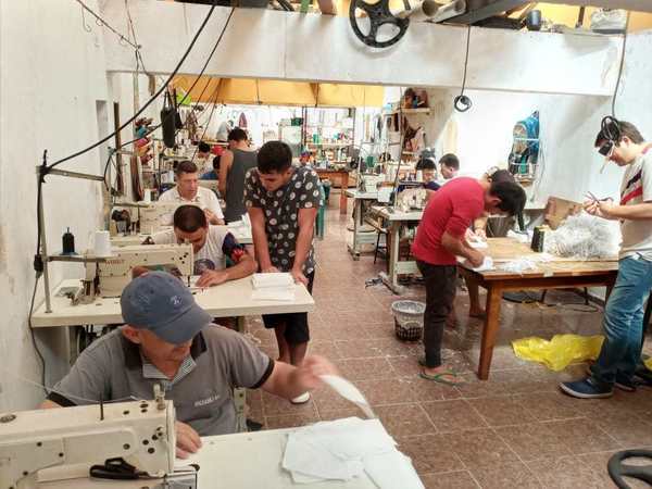 Cuatro penitenciarías elaboran 3.500 tapabocas por día - ADN Paraguayo