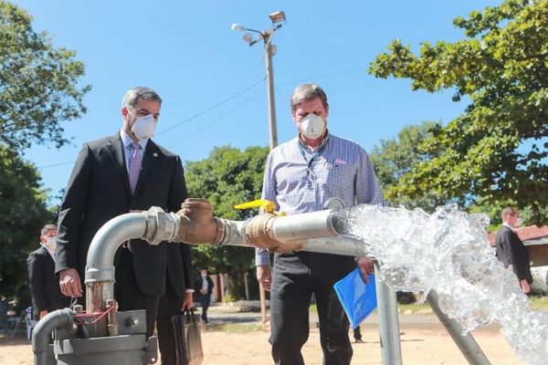 Presidente verifica primeros pozos de la Essap para garantizar servicio en barrios del Área Metropolitana