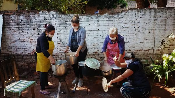 Olla popular en San Antonio: “Terminan los víveres, hasta mañana comerán los ancianitos”