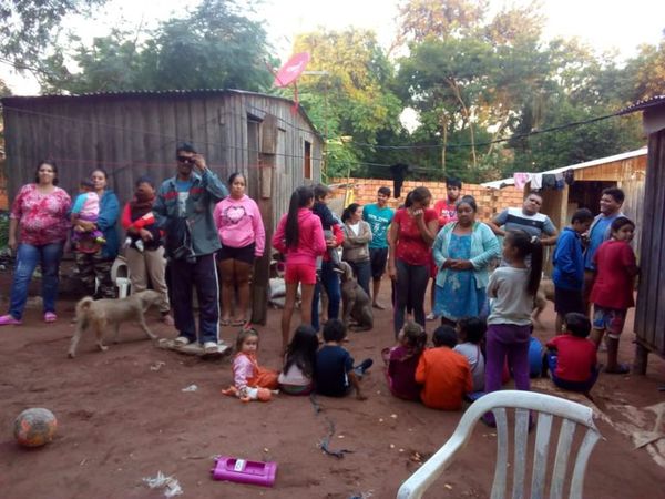 Vecinos de San Antonio reclaman ayuda y dicen que ya no tienen nada que comer - Nacionales - ABC Color