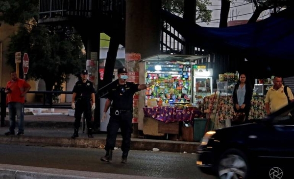 HOY / Los deliveries de bebidas alcohólicas están prohibidas según el decreto presidencial, lo aclara la comisario María Elena Andrada