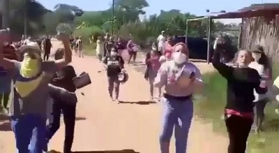 Pasan hambre en medio del aislamiento sin tener ayuda [VIDEO]