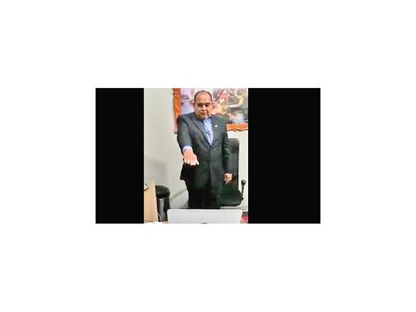 Nuevo senador jura de manera virtual