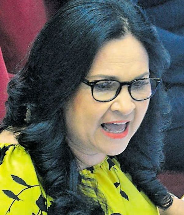 Procesan y citan a declarar a la exsenadora María Bajac - Política - ABC Color