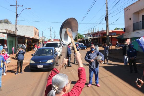 Hacen “cacerolazo” contra el hambre