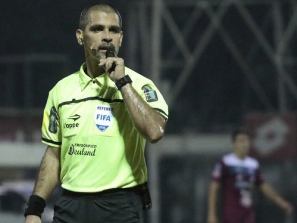 Eber Aquino ve como gran "alivio" el adelanto salarial