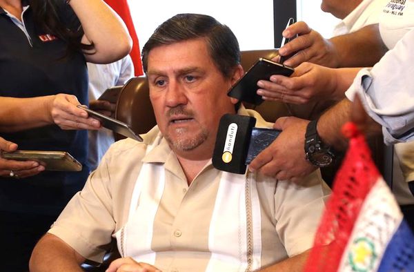 Llano promete apoyar recortes de privilegios