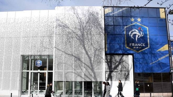 HOY / Francia da por terminados todos sus campeonatos de fútbol no profesionales