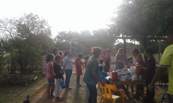 Madres claman por donaciones para alimentar a 190 niños en Limpio