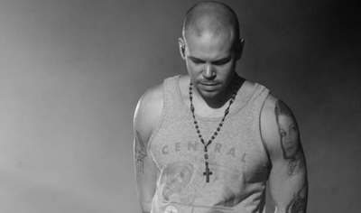 HOY / Rapero Residente aflora emociones en nueva versión de su nuevo tema, "René"