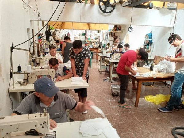 Reclusos de cuatro penitenciarías elaboran unos 3.500 tapabocas por día » Ñanduti