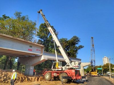 Corredor Vial Botánico avanza con el izamiento de vigas en el viaducto » Ñanduti