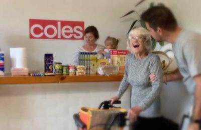 Cuarentena: recrean un almacén en la casa para que la abuela con alzheimer haga sus compras  - SNT