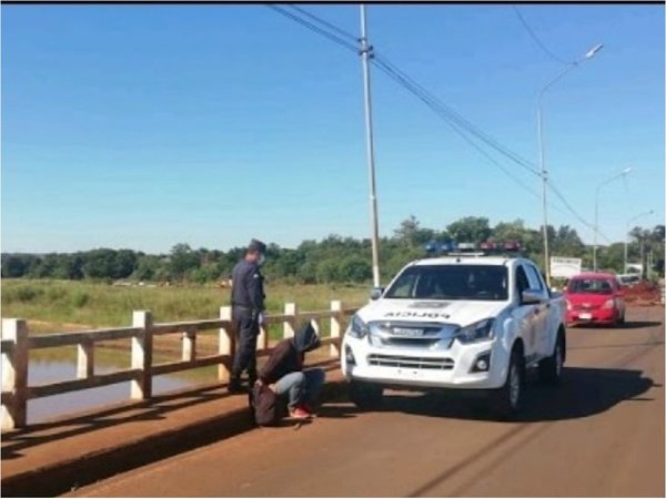 Riña entre indigentes deja un fallecido en un puente en Itapúa