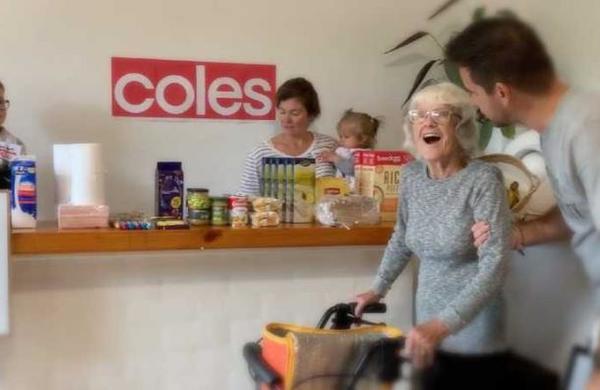 Cuarentena: recrean un almacén en la casa para que la abuela con alzheimer haga sus compras - C9N