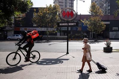 El miedo y la emergencia por una pandemia dejó en suspenso la rabia en Chile - Mundo - ABC Color