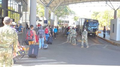 Retornan más 60 paraguayos y serán confinados en albergue - ABC en el Este - ABC Color