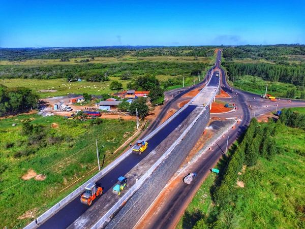 Viaducto en la Ruta PY03 en desvío Pto. Rosario, en etapa final