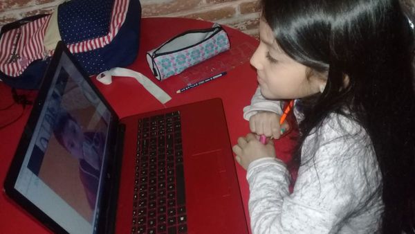 Escuela reduce cuota y enseña en plataforma digital