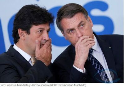 Tensión por la estrategia contra el coronavirus en Brasil: el presidente Jair Bolsonaro despidió a su ministro de Salud