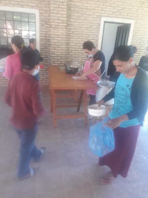 Con ollas populares dan almuerzo a niños del barrio Ko e Rory - Campo 9 Noticias