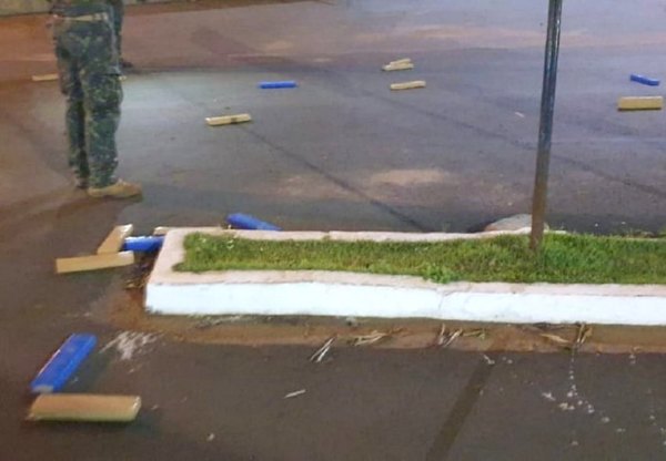 Narcos atropellaron la barrera militar en PJC | Crónica
