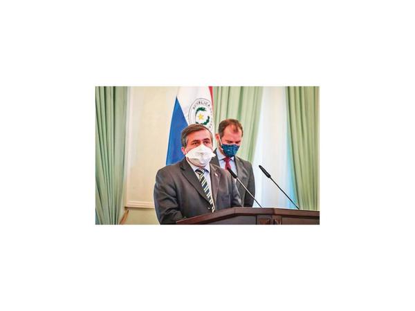 Fernández aclara que seguirá investigación de caso en la Dinac