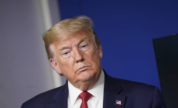 HOY / Trump anuncia un plan de "reapertura" en medio de protestas anticonfinamiento