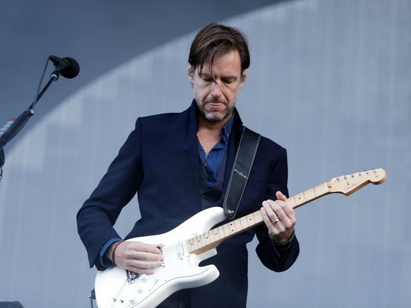 Earth, el primer álbum en solitario de Ed O'Brien